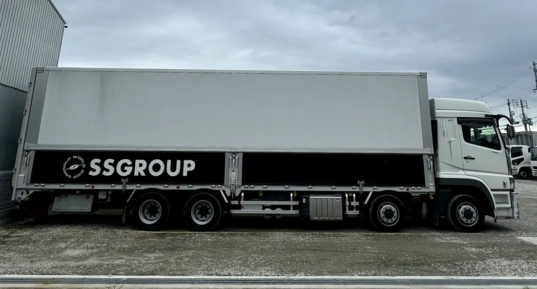 SS GROUPの輸送用トラック（実車写真）